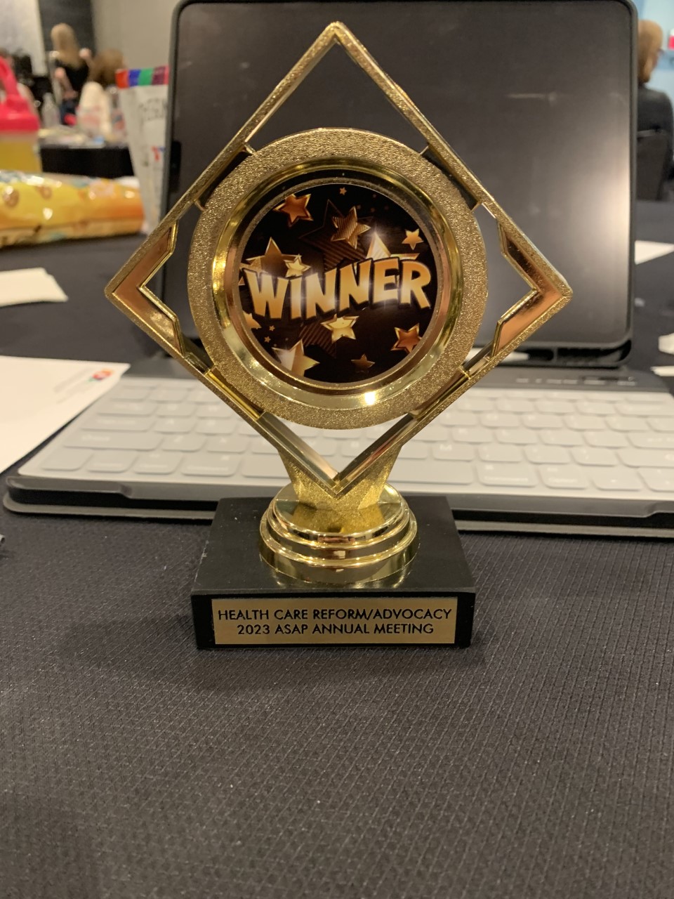 Small Trophy on desktop